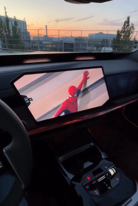 BMW'den araç sahiplerini kızdıran hamle: Kontağı çevirince reklam çıkıyor! - Resim: 2