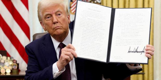 ABD Başkanı Trump, otomobil ithalatına yüzde 25 gümrük tarifesi açıkladı