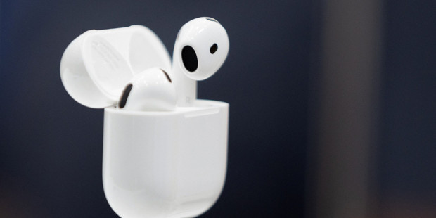 Artık her dilde konuşabileceksiniz: Apple, AirPods’a “Canlı Çeviri” özelliği getiriyor