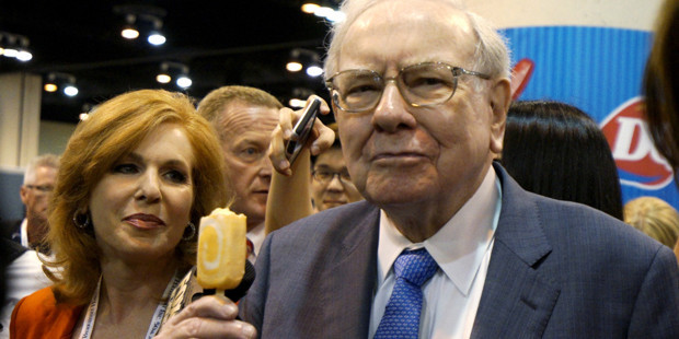 Altın uçuşta, efsane yatırımcı Warren Buffet temkinli: Rekora rağmen neden mesafeli?
