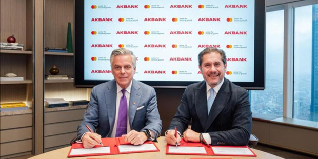 Akbank, Asya Kalkınma Bankası ile yapılan ortak yatırımla destek temin etti
