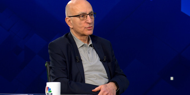 Mahfi Eğilmez: Herkes İstiyor ki Parmağı Şıklatalım, Abra Kadabra Bir Mucize Yaratalım!