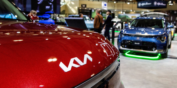 Dev otomobil üreticisinden geri adım: Yazılım araçları 1 yıl ertelendi