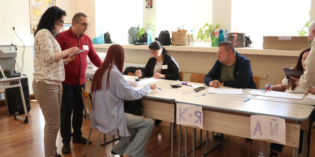 Bulgaristan'da eski Cumhurbaşkanı Radev, genel seçimi büyük farkla birinci tamamladı