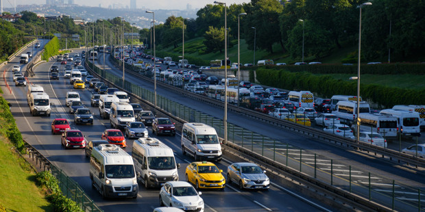 İstanbul’da okul alarmı! Yeni eğitim yılı başladı, trafik yoğunluğu artıyor