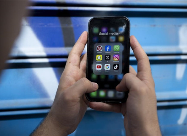 Çekya'da sosyal medya çıkışı: 15 yaş altına yasak gündemde