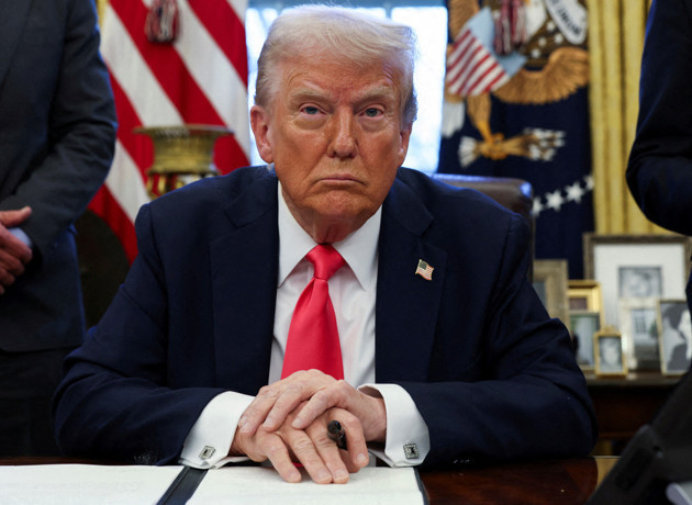 Trump'tan Hürmüz Boğazı'nda kritik mesaj: "İran'a hiçbir şey geçemez"