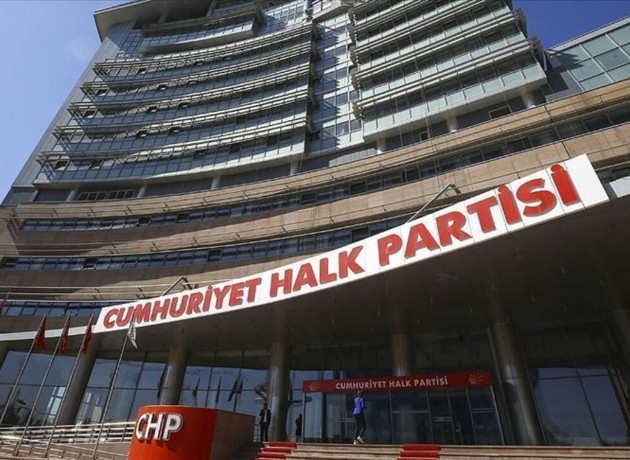 CHP'de 26 il başkanı görevden alındı