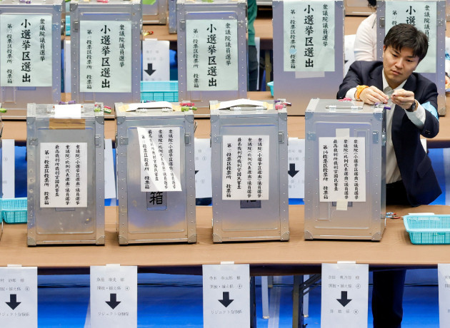 Japonya'da erken genel seçim: Başbakan Takaiçi'nin partisi önde gidiyor