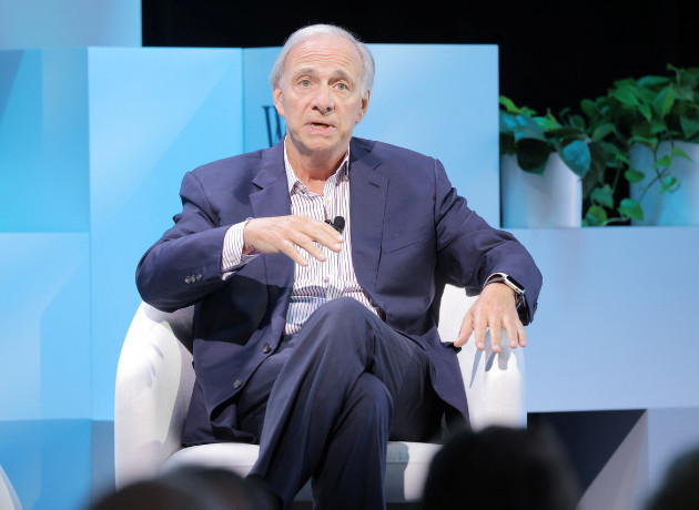 Milyarder yatırımcı Dalio’dan kritik uyarı: “Küresel sistem kırılma noktasında, üç senaryo masada"