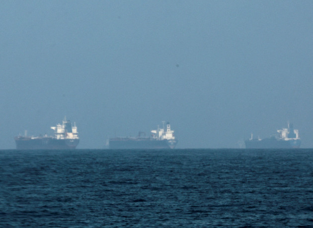 1900 gemi mahsur: 190 milyon varil petrol 'Boğaz'a takıldı