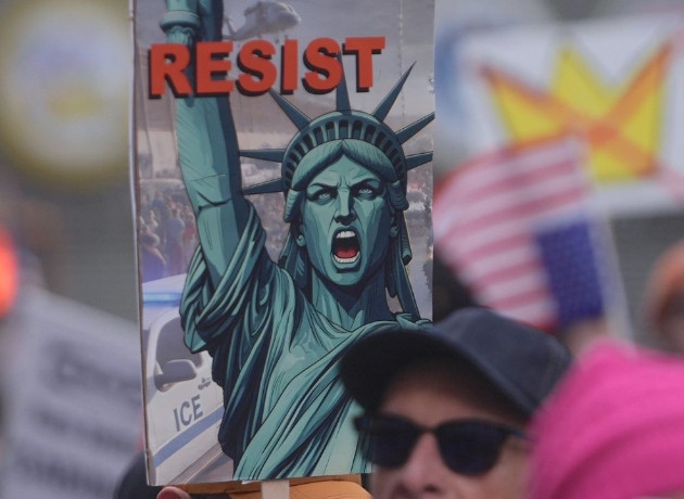 ABD'de Trump karşıtı "Krallara Hayır" gösterileri: Milyonlarca insan meydanları doldurdu