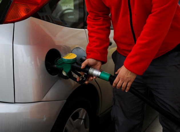 Yunanistan'da sürücelere yakıt destek programı başladı