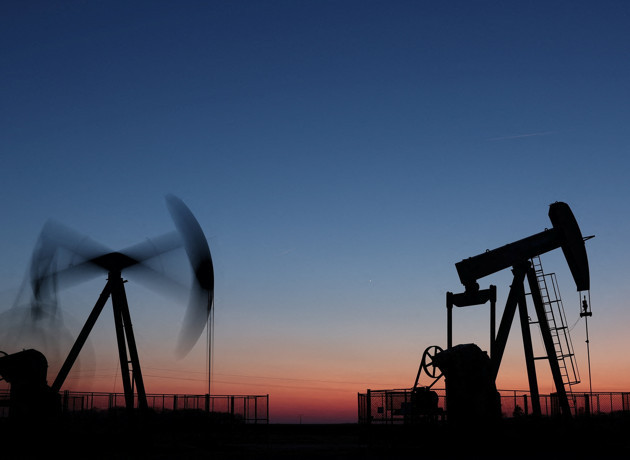 Petrolde ablukayla gelen ralli: Arz sıkışıyor, fiyatlar tırmanıyor