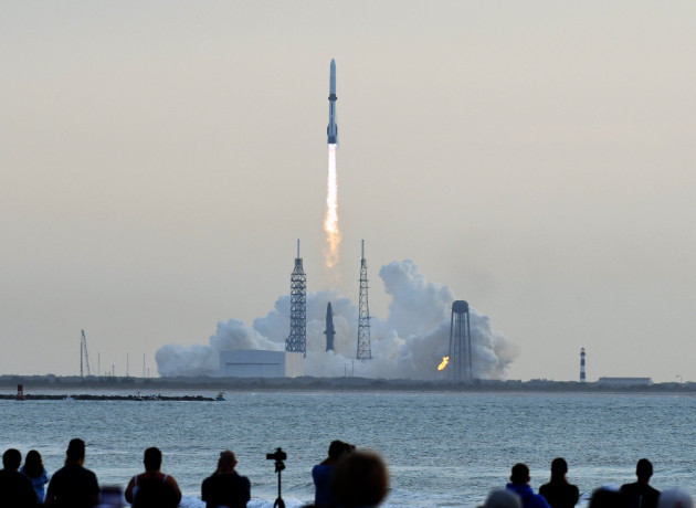 Milyarder Jeff Bezos'un roketi testte patladı: İlk mesaj rakibi Elon Musk'tan geldi