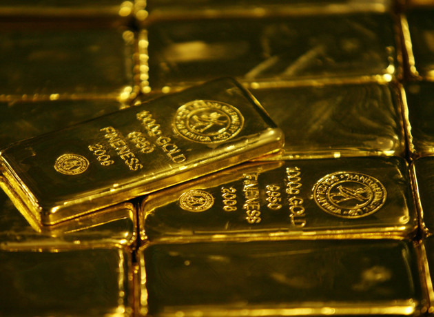 Altın serbest düşüşte: Petrol şoku ve faiz korkusu haftalık kaybı derinleştiriyor