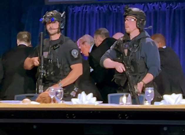 ABD Başkanı Trump'ın yemeğinde silahlı saldırı! Apar topar götürüldü