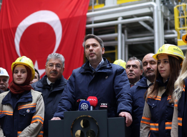Bakan Bayraktar duyurdu: Yarım milyar dolarlık 3 yeni yatırım geliyor