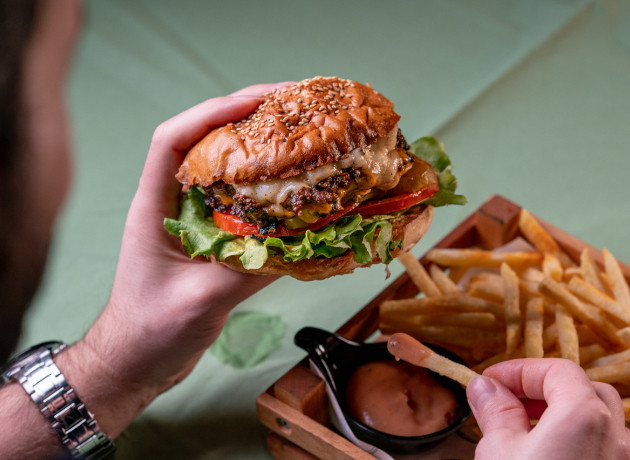 Dev fast food zincirinin sırrı: 70 bin telefon ile Whooper'ı değiştirdi, satışlar sıçradı