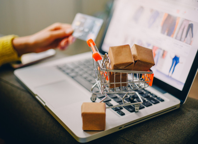 Türkiye'nin e-ticaret karnesi: Erkekler yazılıma, kadınlar giyim ve aksesuara harcadı
