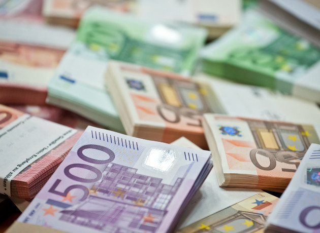 Deutsche Bank'tan 500 milyon euroluk hisse geri alım kararı