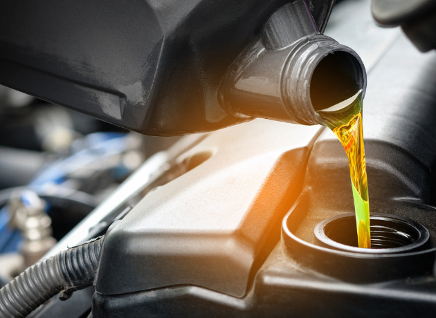 Otomotiv devleri motor yağı çıkmazında: Stokları tükeniyor, fiyatlar uçuyor