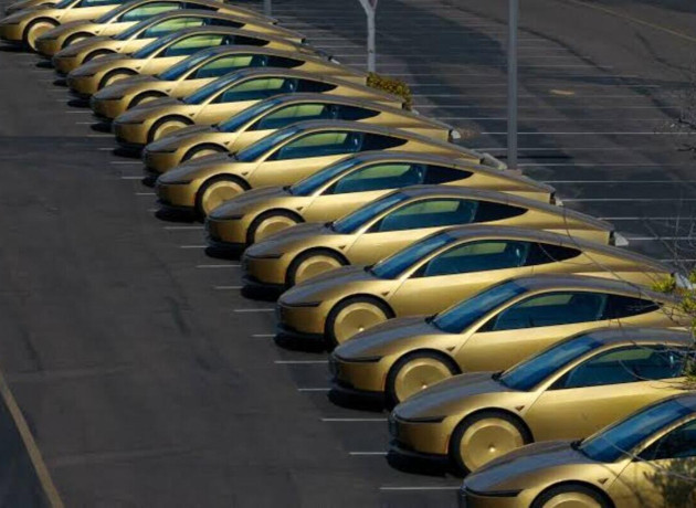 Tesla'dan sürücüsüz taksi hamlesi: Cybercab için tarih belli oldu