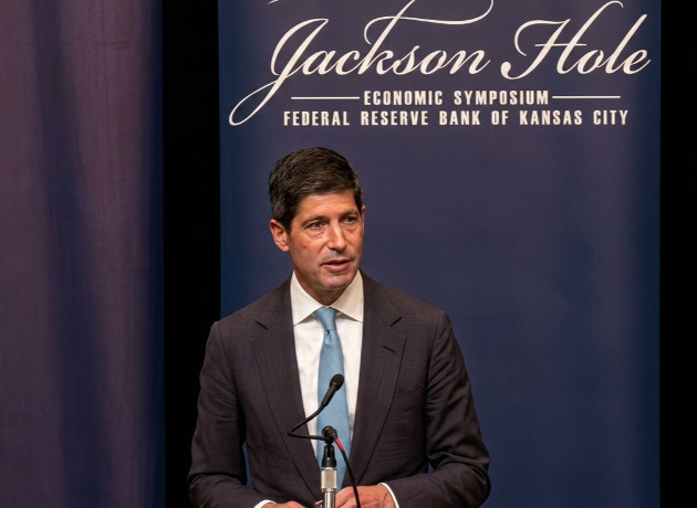 Warsh'dan Jackson Hole'da net mesaj: "Fed'in odağında enflasyon var"