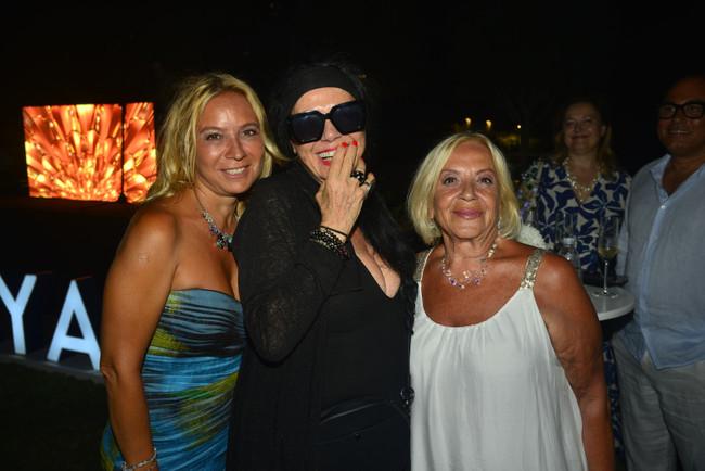 Cemiyet hayatı “Mavi Beyaz Gece”de buluştu: Bodrum’da göz kamaştıran davet - Resim : 1