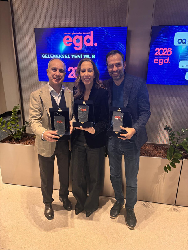 Ekonomi basını ve iş dünyası yeni yıl buluşmasında bir araya geldi, CNBC-e'ye 4 plaket geldi - Resim : 1