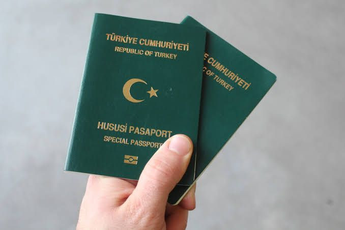 Yeşil pasaportta yeni gelişme: Gaziler ve şehit yakınları için şartlar netleşti - Resim: 2