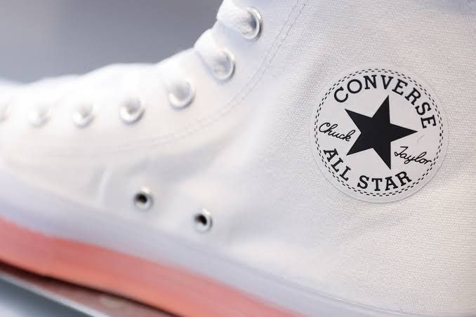 Converse satılıyor mu? Nike'ın harcamalarındaki sert düşüş dikkat çekti - Resim: 1