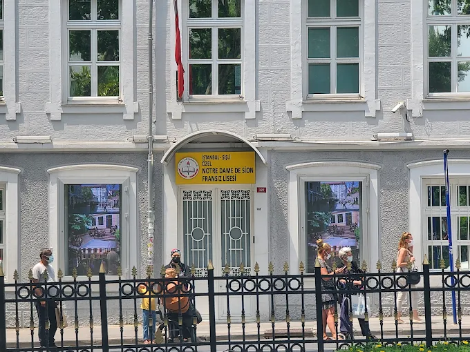 Türkiye'de yabancı liselerin kayıt fiyatları belli oldu: 1,7 milyon liraya kadar çıkıyor - Resim: 5