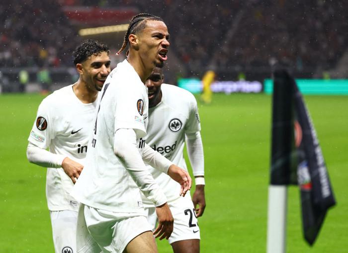 Futbolun en karlı fabrikası: Eintracht Frankfurt 6 yılda sadece forvet satarak 345 milyon euro kara koşuyor - Resim : 2