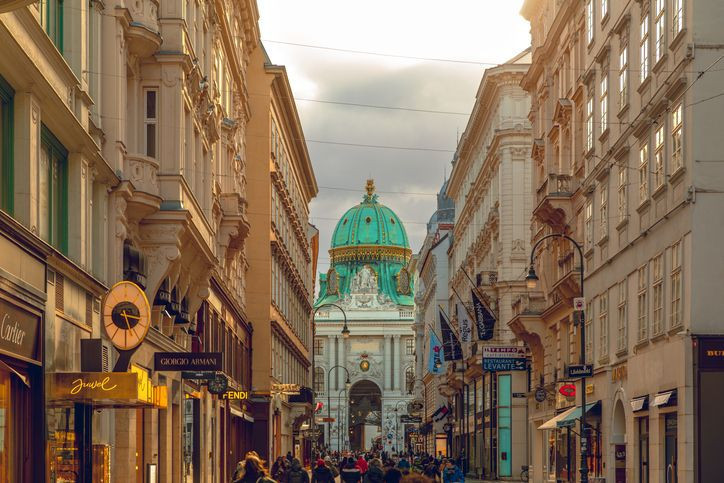 Dünyanın en pahalı caddeleri belli oldu: Türkiye'den bir cadde listede - Resim: 11