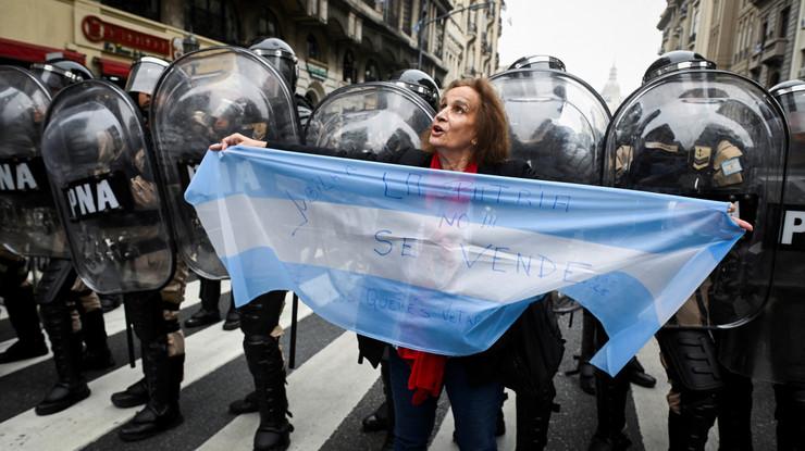 Arjantin'de reform protestolarında 40 kişi yaralandı