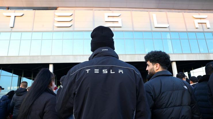 Tesla iş gücünü yüzde 14 azalttı