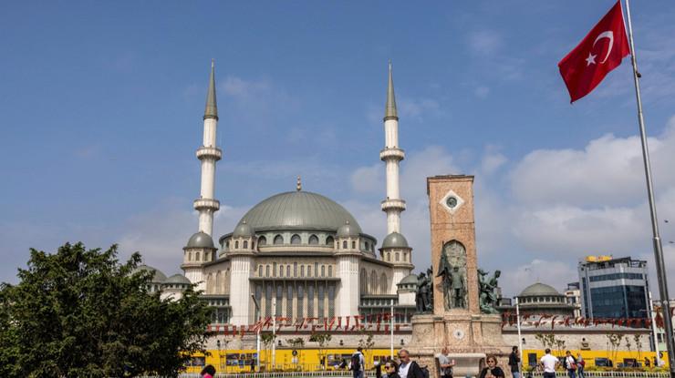 İstanbul'da Taksim ve Şişhane metro durakları kapatıldı
