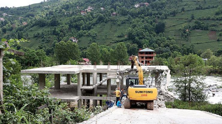 Ormanlardaki kaçak binalar karara gerek olmaksızın kaldırılacak