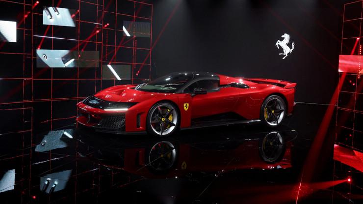 Ferrari yeni süper otomobili F80’i tanıttı: 3.9 milyon dolarlık fiyatına rağmen şimdiden tükendi