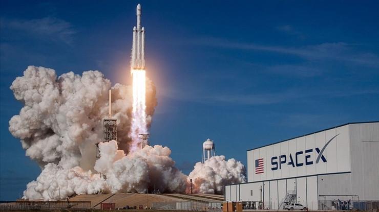 SpaceX roketinin enkazı Polonya'ya düştü