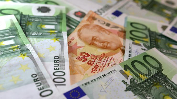 Euro ilk kez 39 lirayı aştı