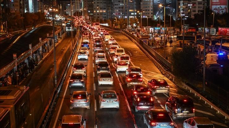 İstanbul'da akşam saatlerinde trafik yoğunluğu yüzde 85'e ulaştı