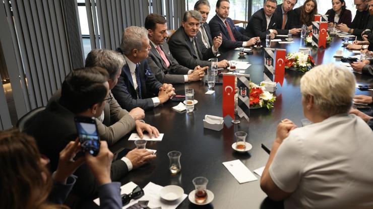 Beşiktaş'tan borçsuzlaşma operasyonu: Yeni kredi ve 30 yaş üstü transfer yok