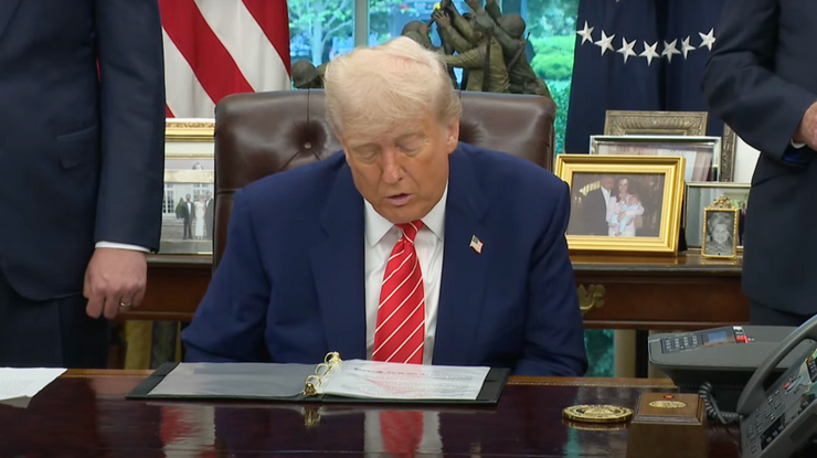 Trump: İngiltere ile çığır açan bir gümrük anlaşması yaptık