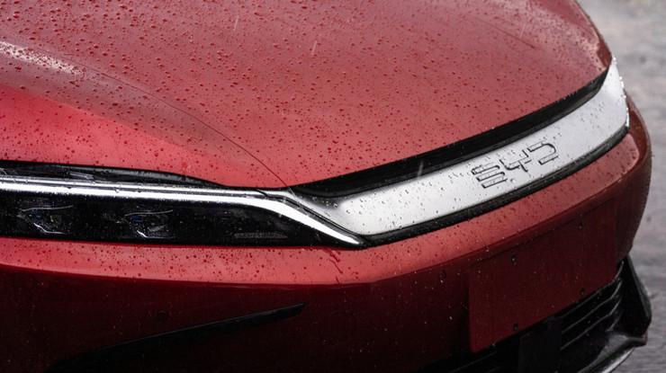 BYD, Türkiye’de dört koldan büyüyor: SEAL U satış lideri, hibritte pazarın yarısı BYD, yıl sonuna kadar SEALION 7 ve ATTO 2 geliyor