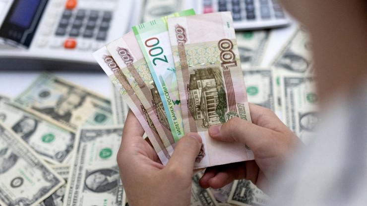 İstanbul’daki barış müzakerelerine piyasa tepkisi: Dolar karşısında ruble düşüşte