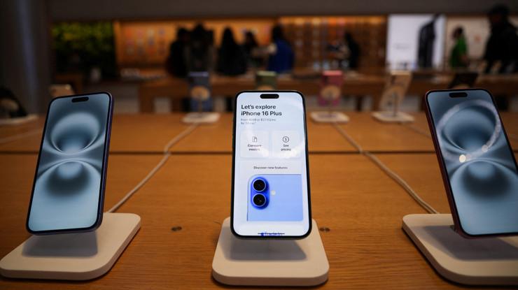 Trump, Apple'ı tehdit etti: Yüzde 25'lik tarife korkusu, 70 milyar dolarlık hisse eritti