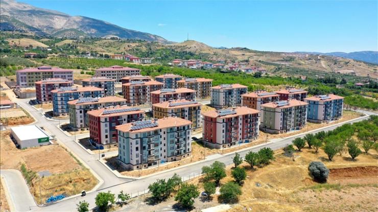 Deprem bölgesinde 49 bin 56 bağımsız bölüm yarın hak sahiplerine teslim edilecek