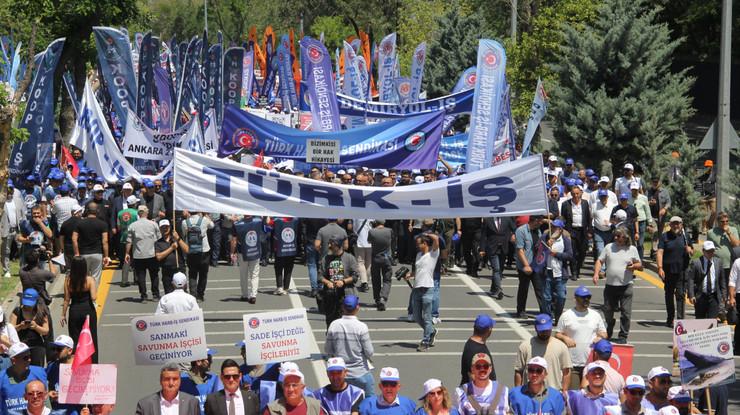 TÜRK-İŞ, Hazine ve Maliye Bakanlığı önünde miting yaptı